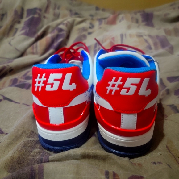 Sneakers - Picture 4 of 5